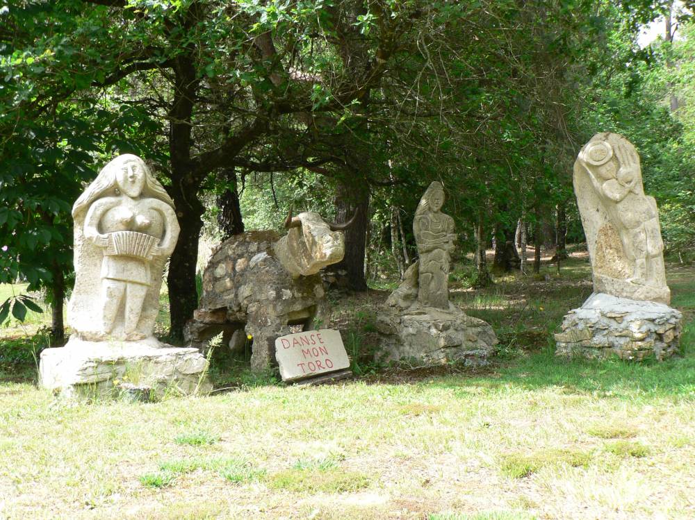 Parc de Sculptures et Arboretum de La Mare au Poivre